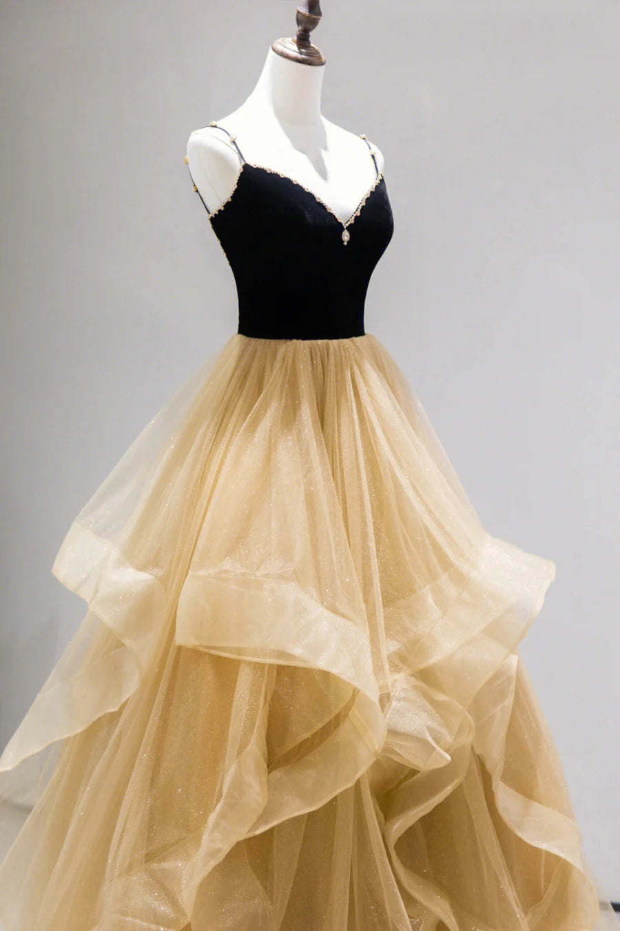 A Line Spaghetti Straps V Neck Tulle Tiered Long Party Dresses Glam Prom Dresses
