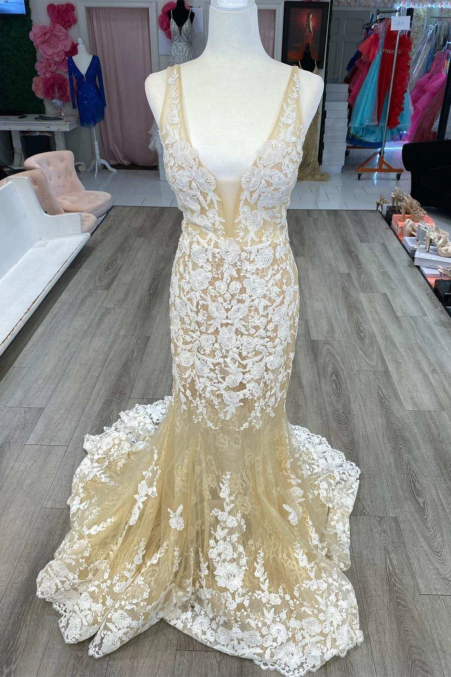 Floral Lace Plunge V Trumpet Long Prom Gown