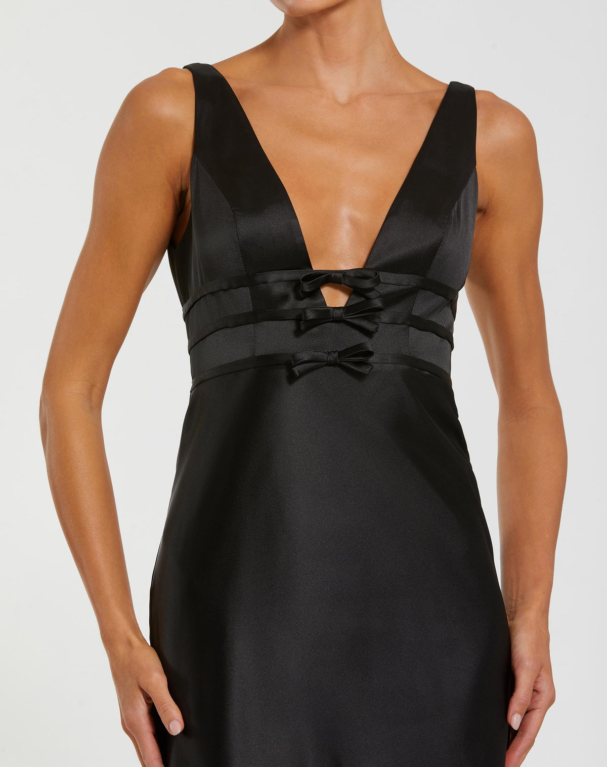 Elegant Mermaid V-Neck Sleeveless Bow-Detail Open-Back Prom Dress