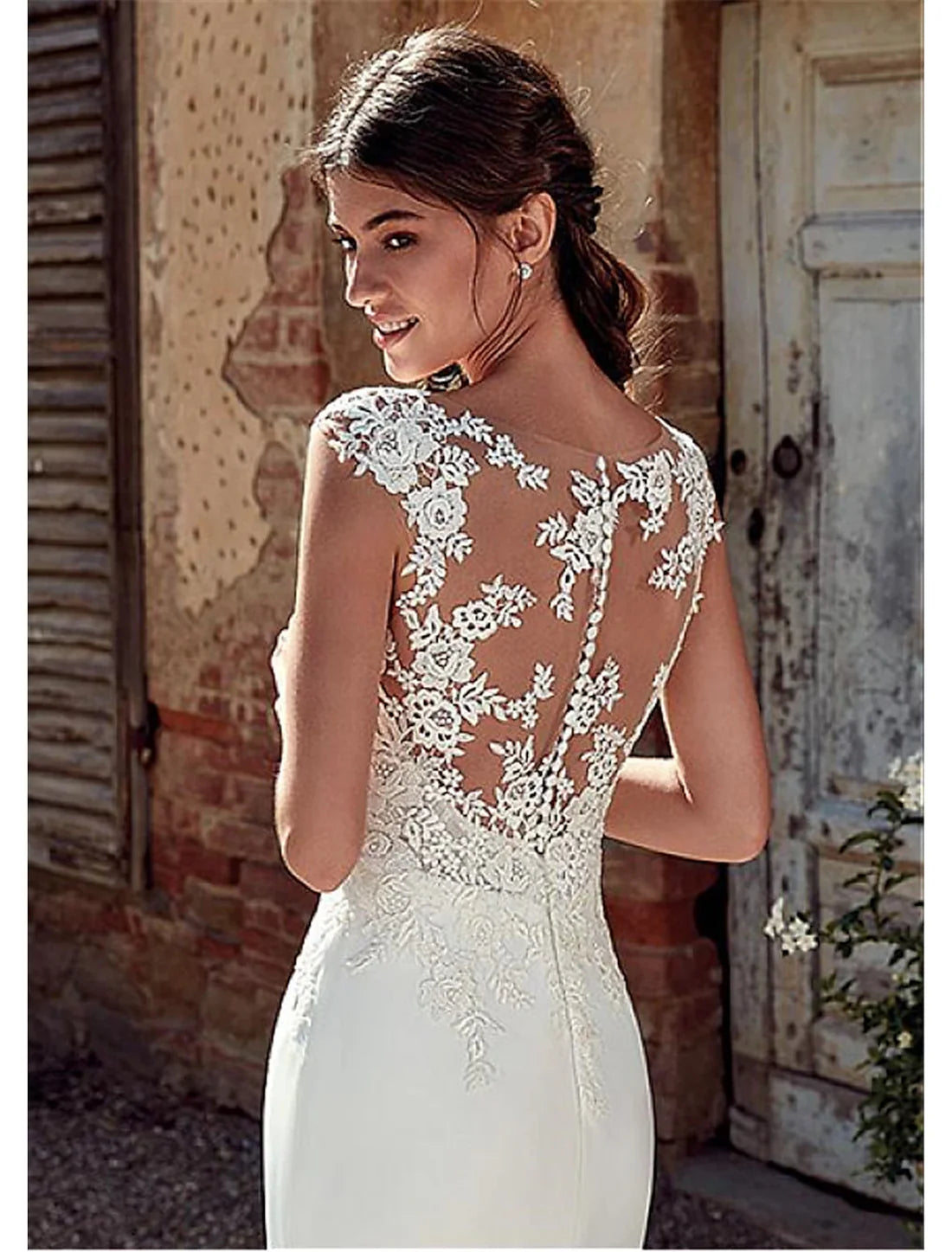 Formal Charming Open Back Wedding Dresses Mermaid / Trumpet Illusion Neck Cap Sleeve Court Train Chiffon Bridal Gowns With Appliques