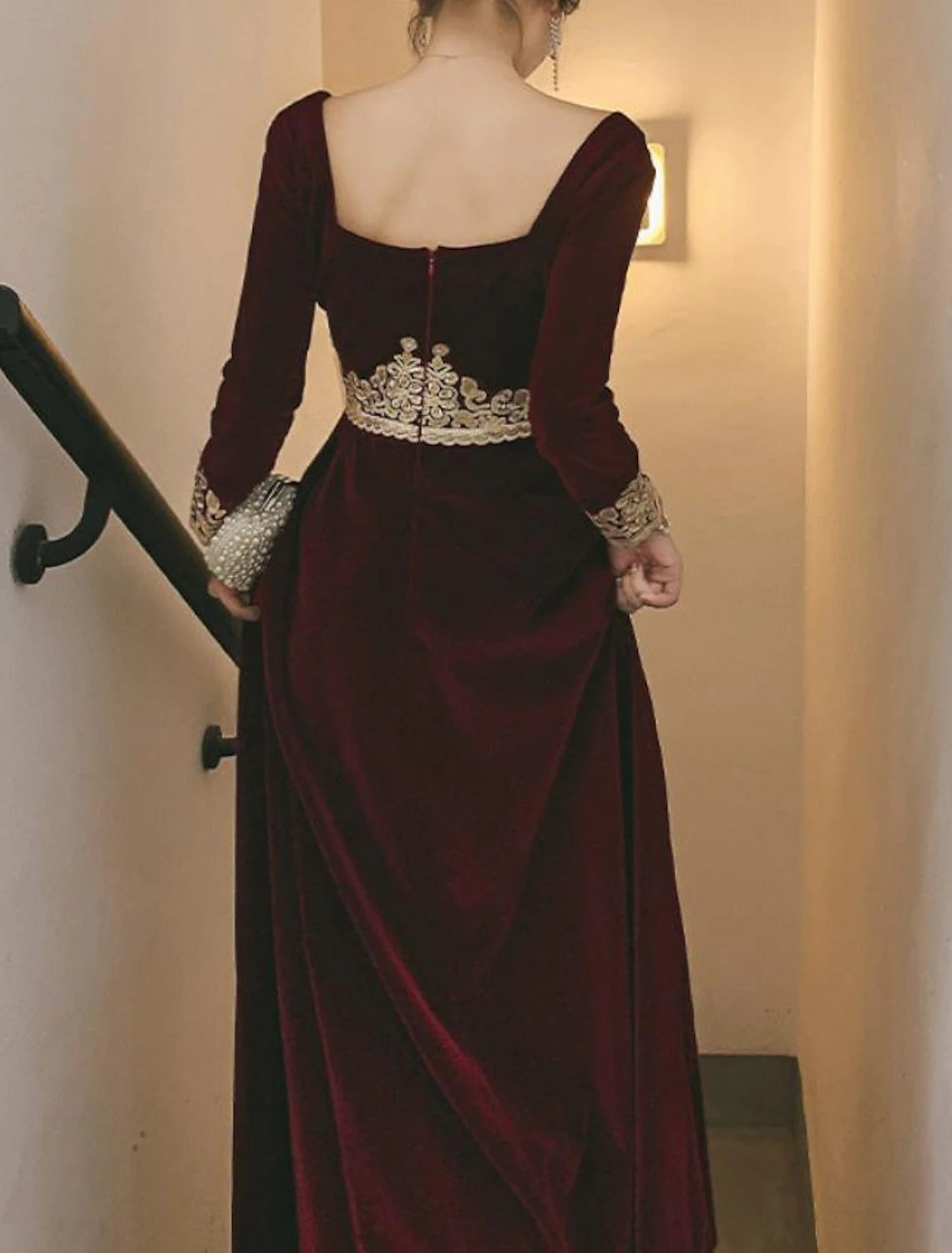 Fall Wedding Guest Dress A-Line Chrismas Dress Vintage Dress Halloween Party Wear Floor Length Long Sleeve Scoop Neck Velvet with Appliques Evening Dress