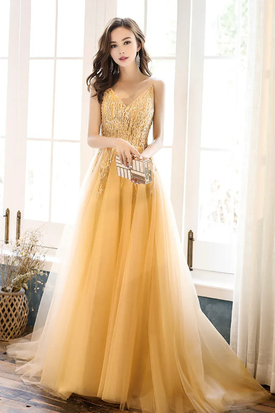 A-Line Yellow Tulle Lace Spaghetti Straps V Neck Evening Party Dress  Long Prom Dress Sweep/Brush Train Dresses
