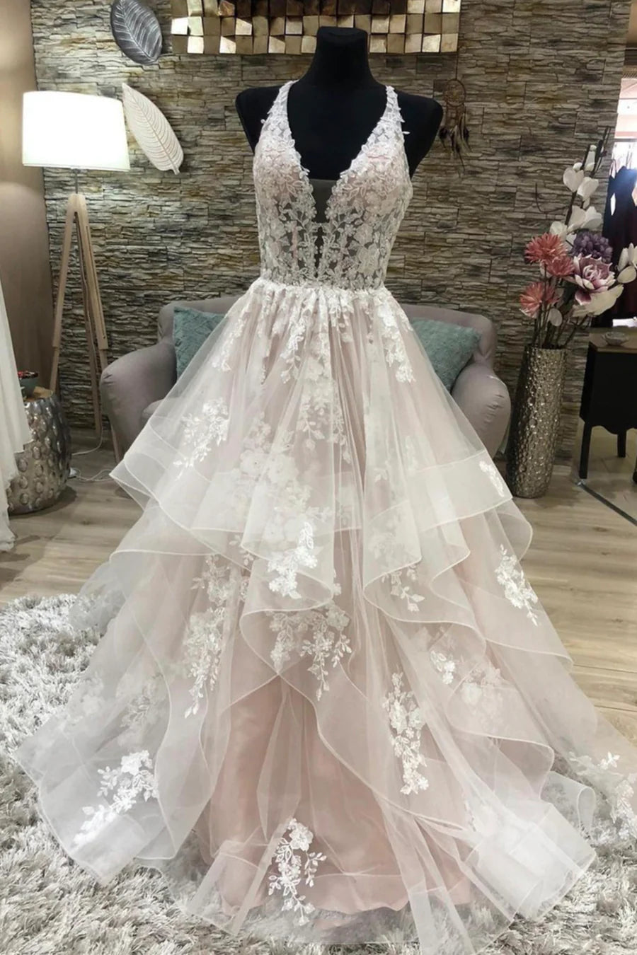 Wedding Dresses Sweetheart V-Neck Floor Length Lace Tulle Sleeveless Long Prom Dresses with Lace Appliques