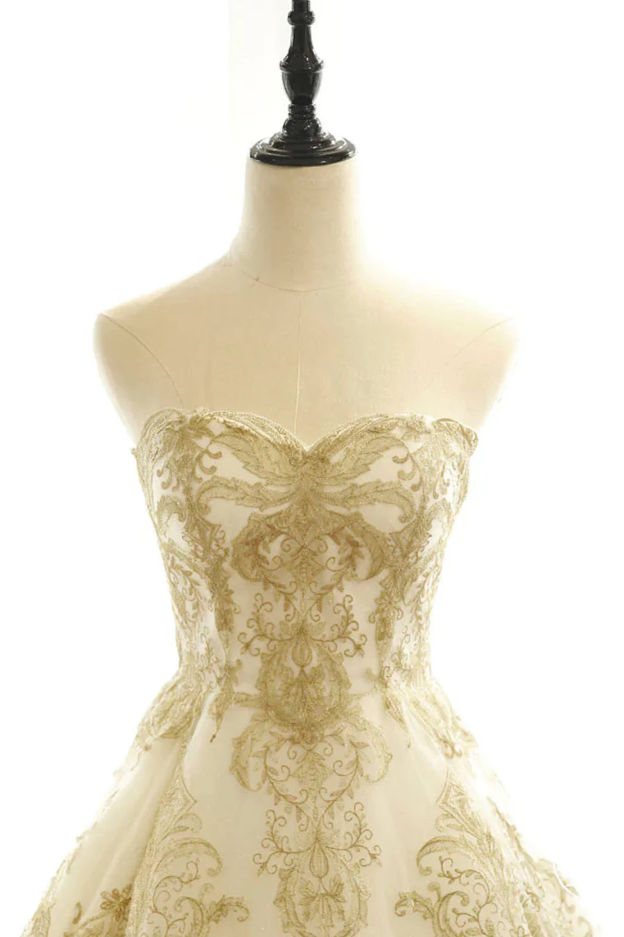 Open Back Wedding Dresses Sweep / Brush Train Ball Gown Strapless Evening Dress with Train Champagne Strapless Tulle Lace Prom Dress with Appliques