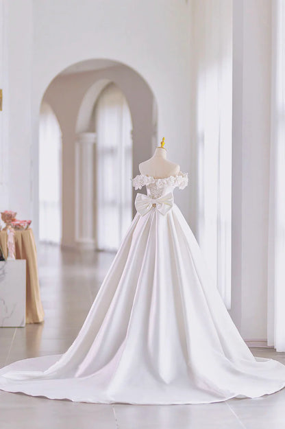 A-Line Flower Wedding Gown with Bow  Sweep / Brush Train Strapless Satin Long Ball Gown