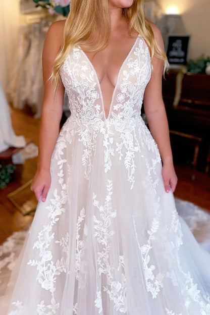 Charming A Line V Neck Spaghetti Strap White Tulle Long Wedding Dresses with Lace