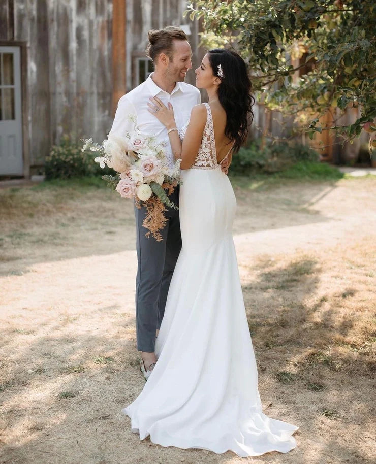 Elegant Mermaid Off the Shoulder V-Neck Lace Wedding Dresses with Appliques