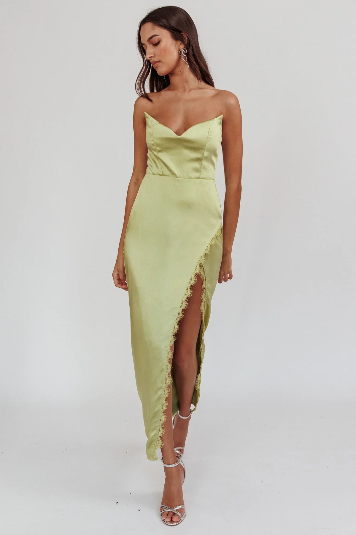 Chic Fitted Sweetheart Neck Strapless Satin Frayed Hem Midi Evening Dress