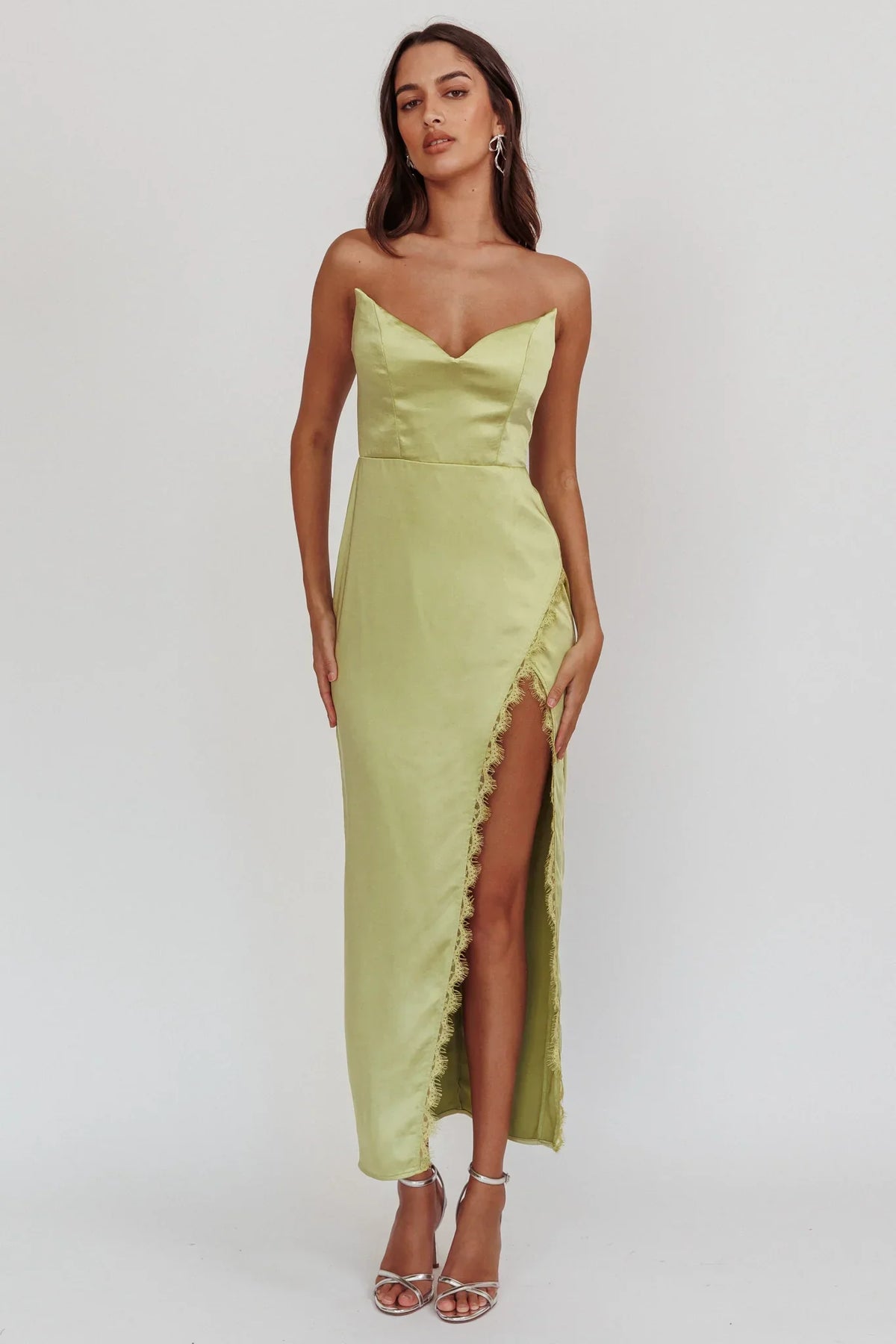 Chic Fitted Sweetheart Neck Strapless Satin Frayed Hem Midi Evening Dress