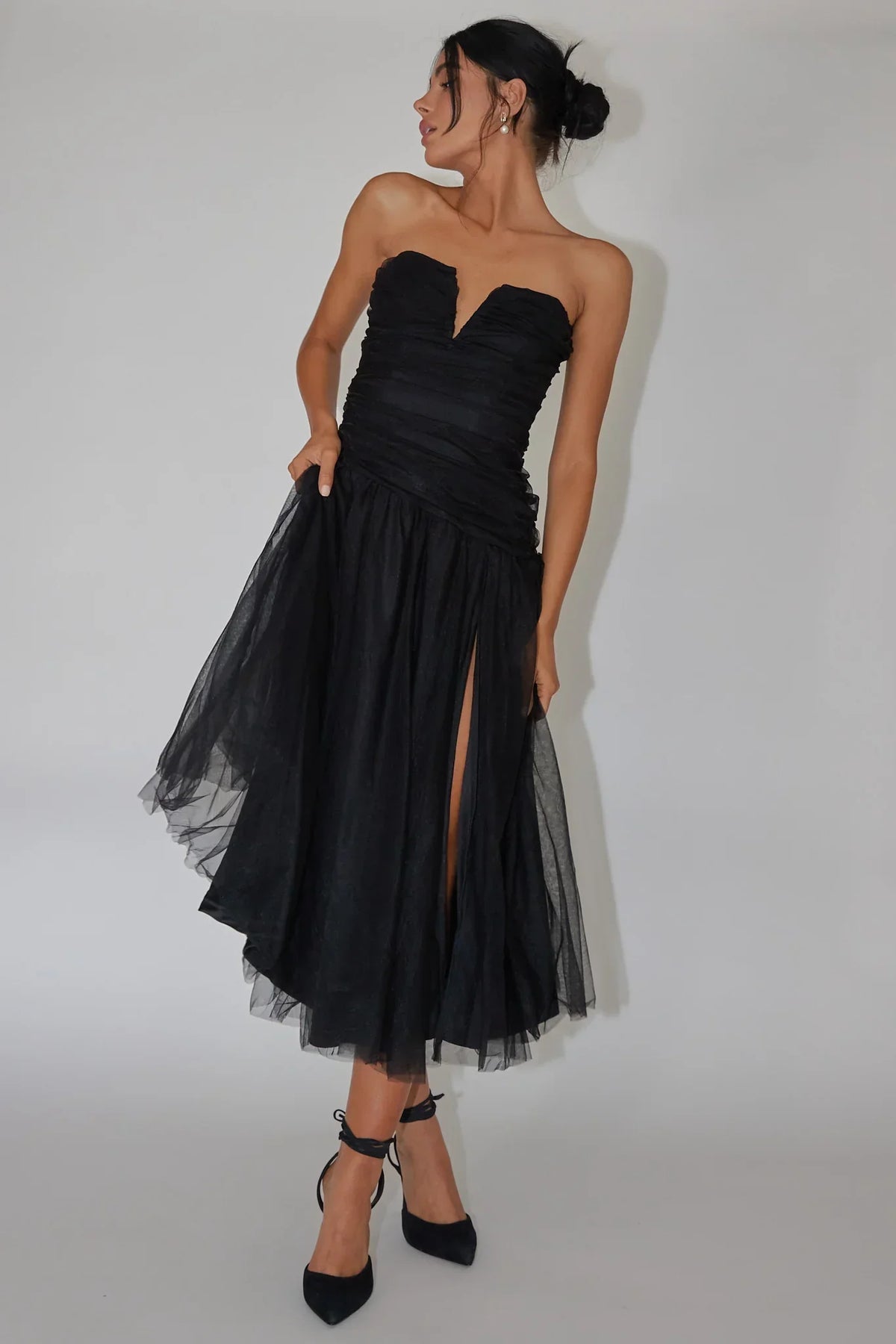 Edgy Romantic Strapless Sweetheart Neck Ruched Tulle Midi Evening Dress