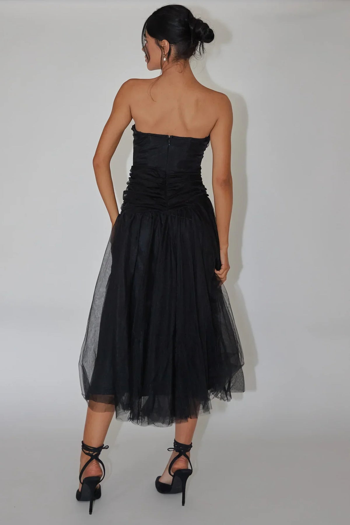 Edgy Romantic Strapless Sweetheart Neck Ruched Tulle Midi Evening Dress