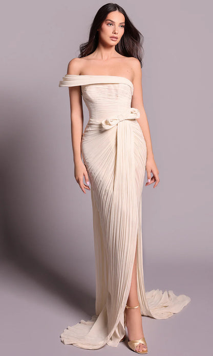 Elegant Ivory Pleated Satin Off-Shoulder Bow Detail Fitted Mermaid Train Evening Dress