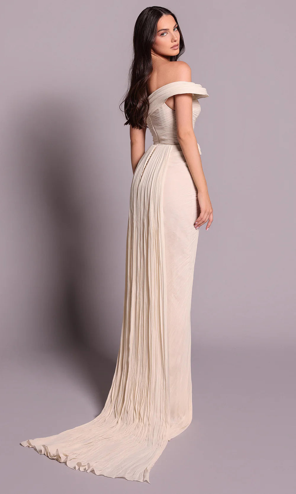 Elegant Ivory Pleated Satin Off-Shoulder Bow Detail Fitted Mermaid Train Evening Dress