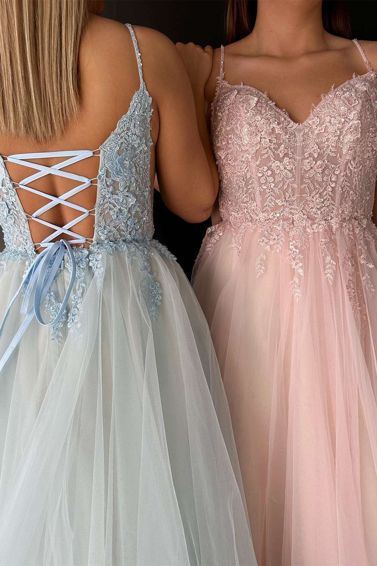 A-Line Spaghetti Straps Brush Train Evening Dresses V Neck Lace-Up Tulle Prom Dress With Appliques