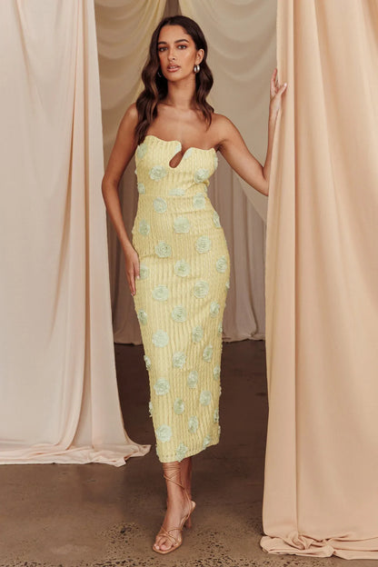 Romantic Fitted Sweetheart Neck Strapless 3D Floral Textured Midi Evening Dress
