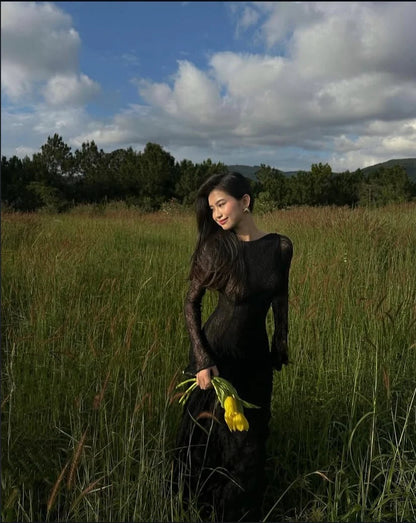 Romantic Gothic Black Lace Long-Sleeve Crew Neck Open-Back Flowy A-Line Floor-Length Prom Dress