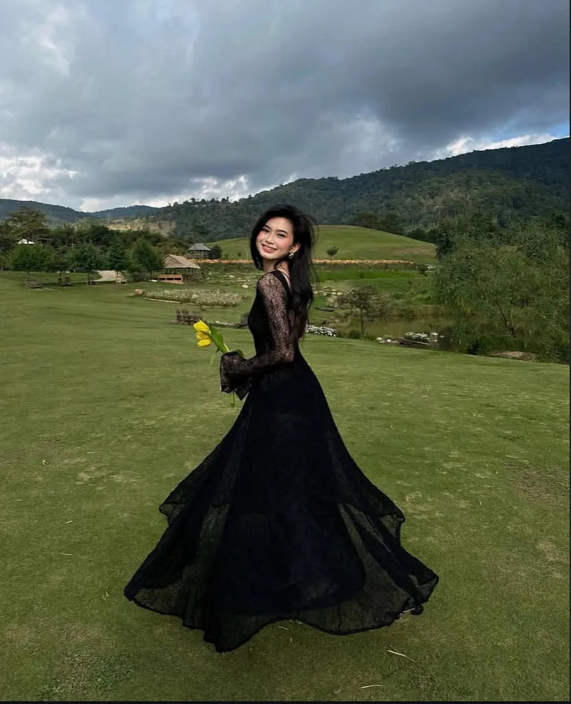 Romantic Gothic Black Lace Long-Sleeve Crew Neck Open-Back Flowy A-Line Floor-Length Prom Dress