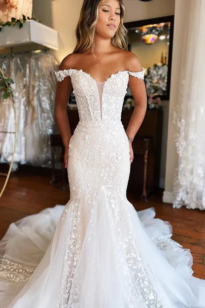 A-Line Lace White Sleeveless Sweep / Brush Train Lace Bridal Gowns Wedding Dress With  Appliques