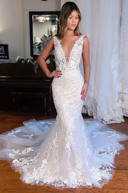 Mermaid Wedding Dresses Sheath / Column V Neck Sleeveless Court Train Lace Bridal Gowns With Appliques