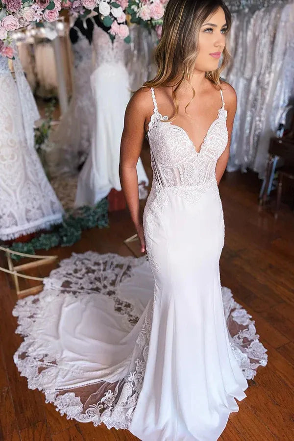 A-Line/Princess Spaghetti Straps White Boho Tulle Applique Sleeveless Court Train Long Wedding Dress with Lace