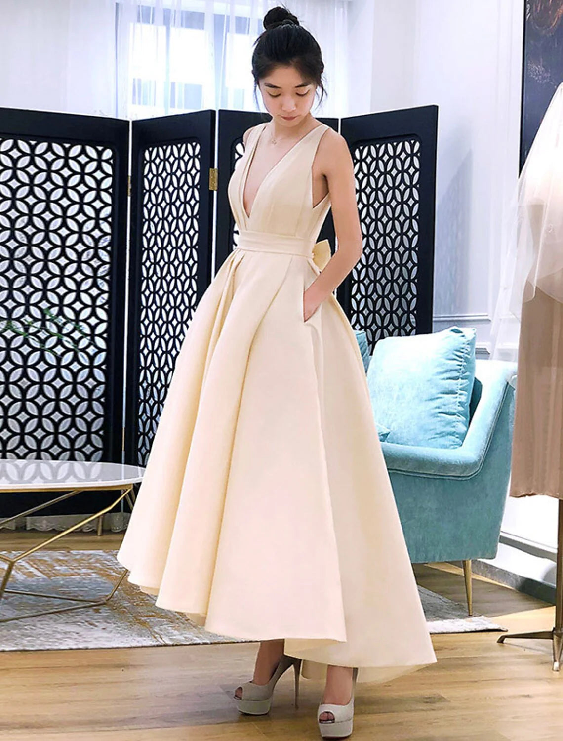 Wedding Dresses Low V-neck Asymmetric Ladies Party Sexy Little Dresses Short Banquet Evening Dresses