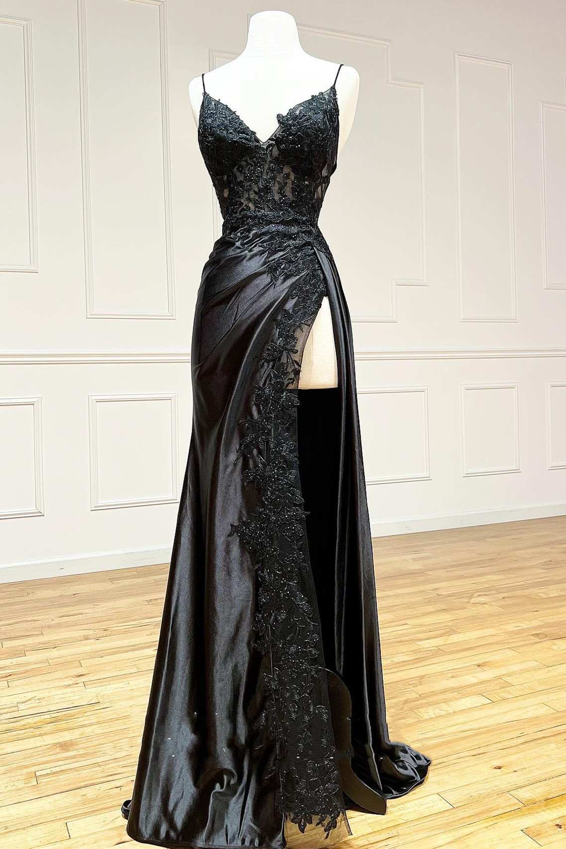 Sweep/Brush Train Dresses Black Spaghetti Straps Long Appliques Prom Dress With Slit