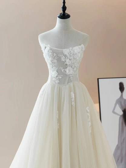 A-Line  Strapless Tulle Lace Evening Party Dress Sweep/Brush Train Dresses With Appliques