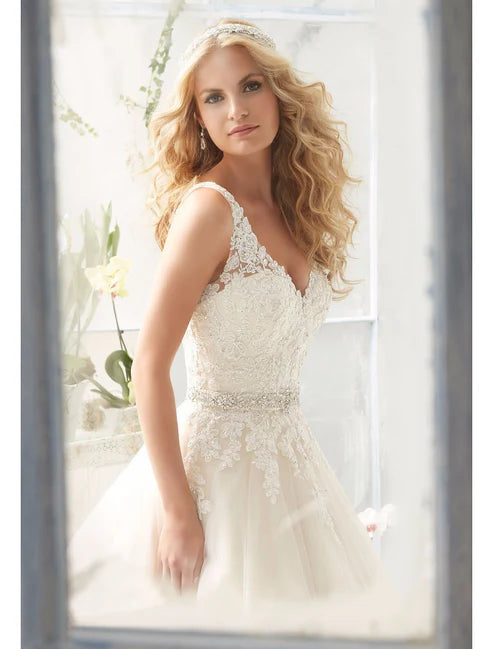 Charming Engagement Open Back Sexy Formal Wedding Dresses A-Line V Neck Sleeveless Court Train Lace Bridal Gowns With Appliques