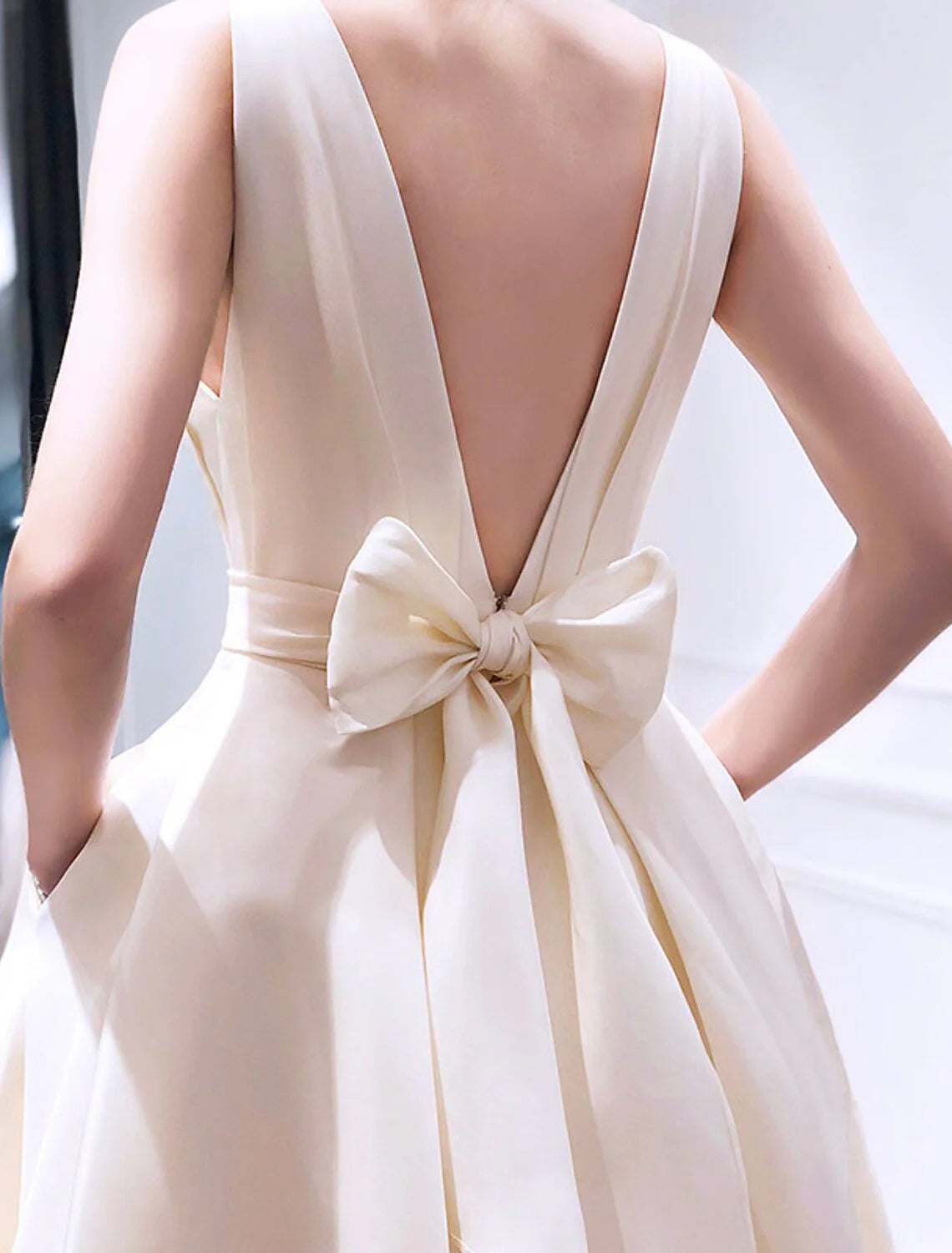 Wedding Dresses Low V-neck Asymmetric Ladies Party Sexy Little Dresses Short Banquet Evening Dresses