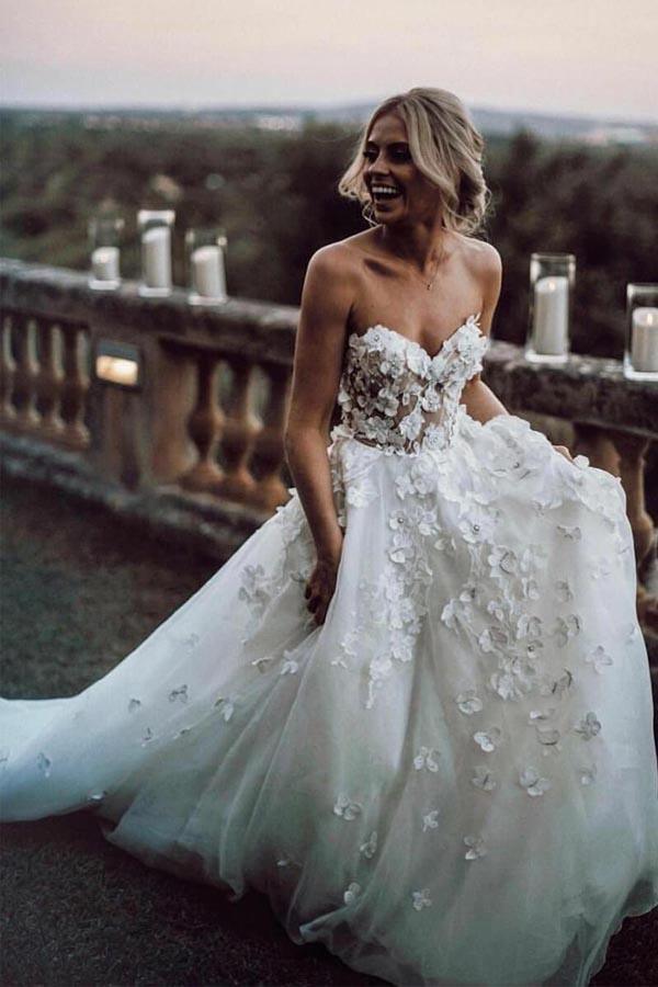 Sweetheart Neck Tulle Wedding Dresses Appliqued Wedding Gowns