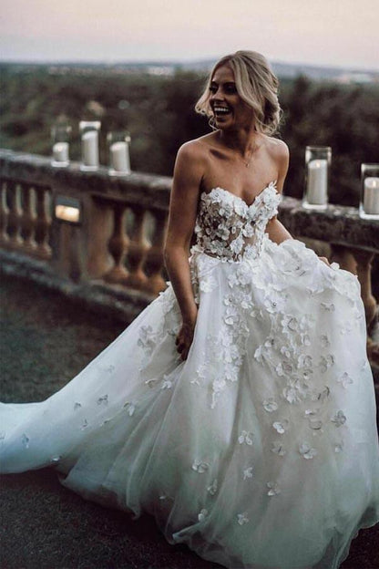 Sweetheart Neck Tulle Wedding Dresses Appliqued Wedding Gowns
