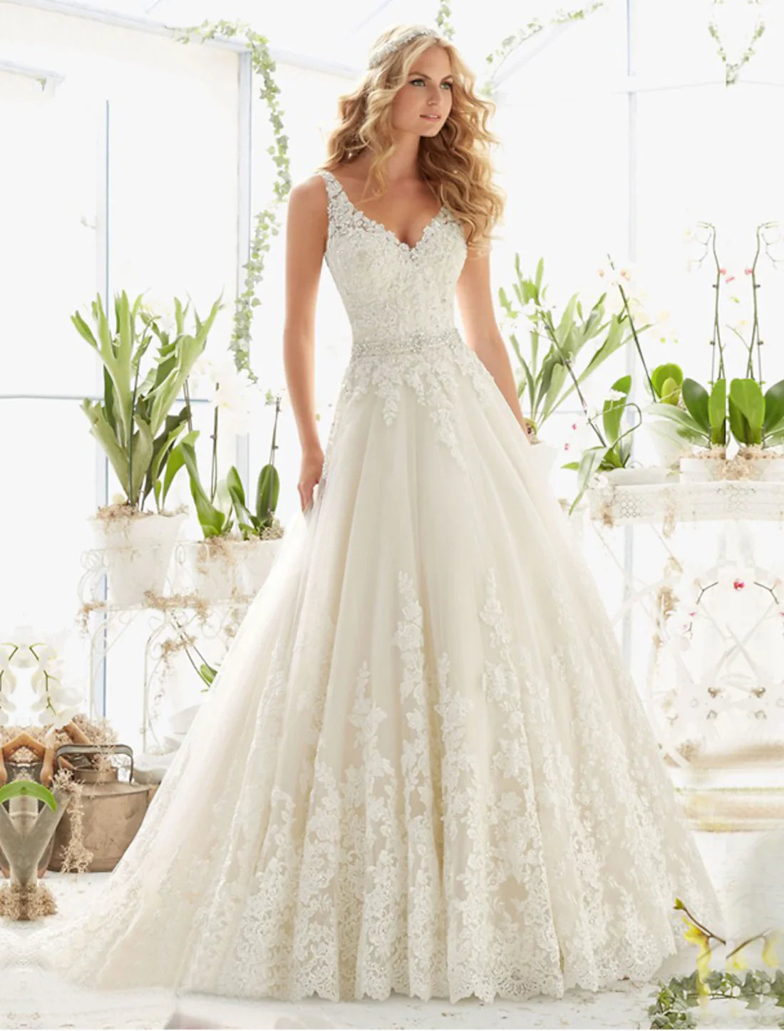 Charming Engagement Open Back Sexy Formal Wedding Dresses A-Line V Neck Sleeveless Court Train Lace Bridal Gowns With Appliques