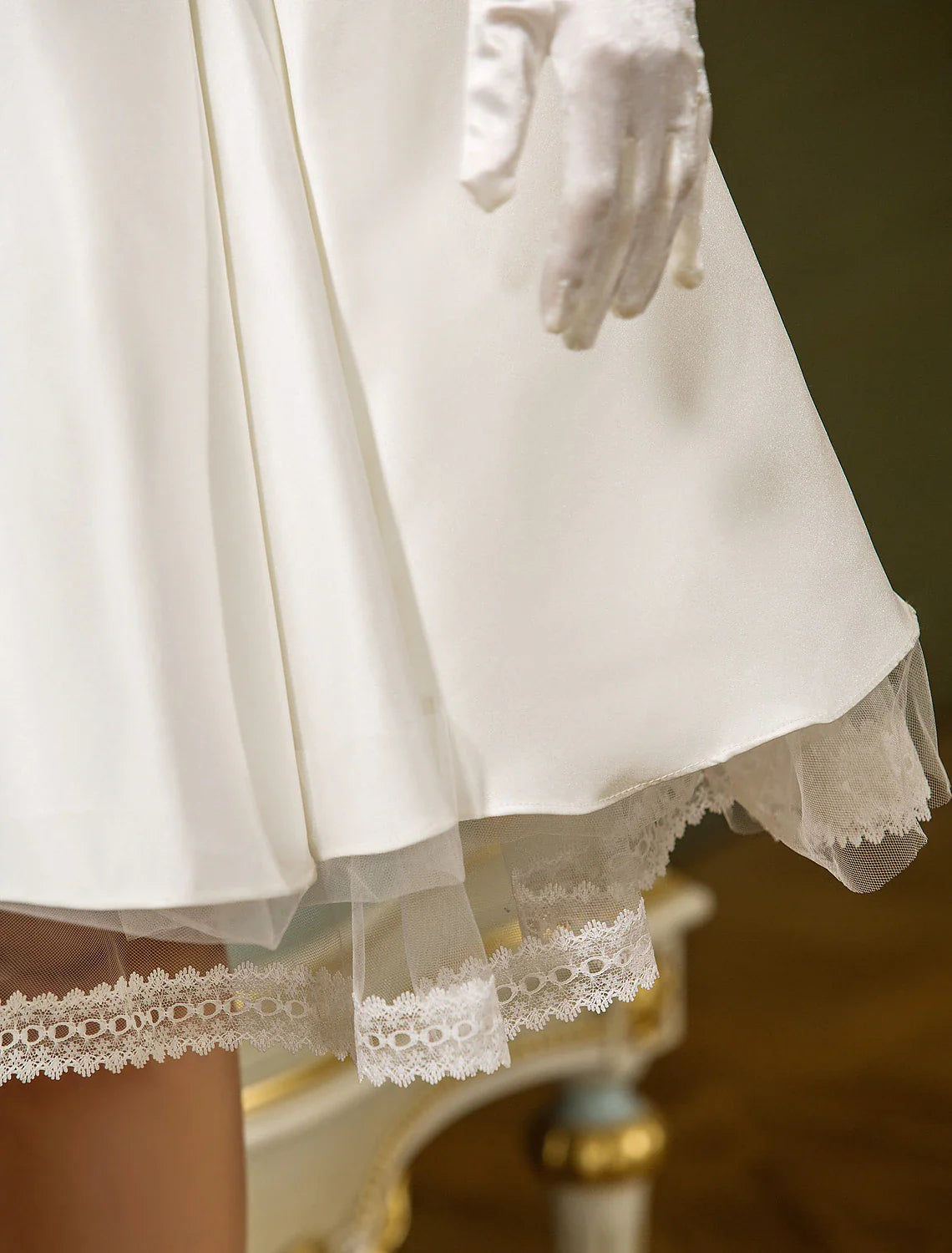 A-Line Sweetheart Cap Sleeve Knee Length Satin Bridal Gowns With Lace Button Little White Dresses Wedding Dresses
